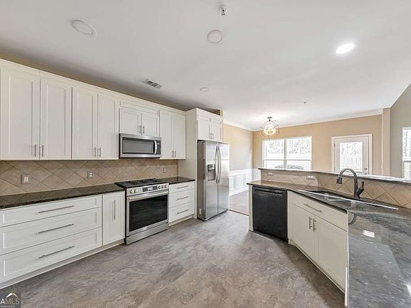 2nd image of 415 Mountain View Ln