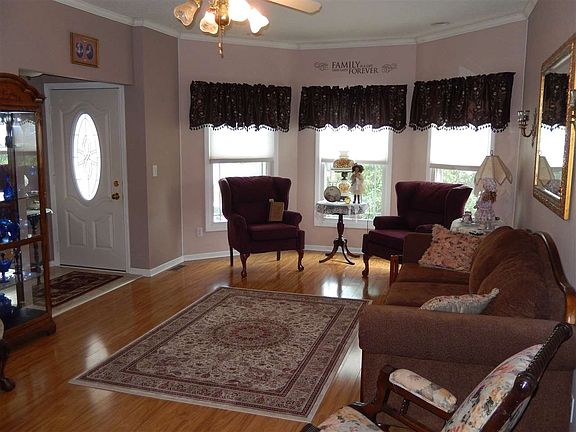 3rd image of 863 E Clover Dr