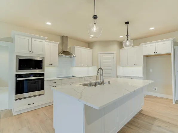 1072 N Grant Pl, Kennewick, WA 99336