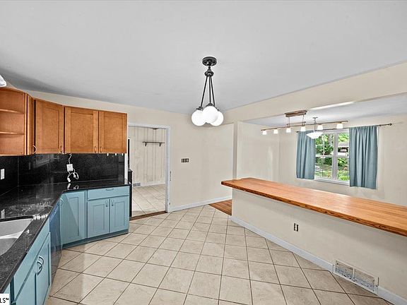 5th image of 3330 Robin Hood Dr