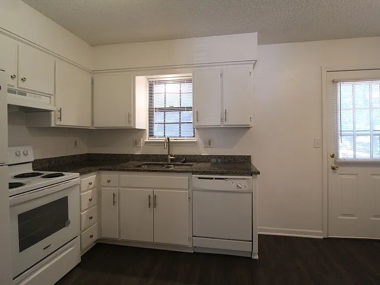 115 N Saxony Dr — Photo 4