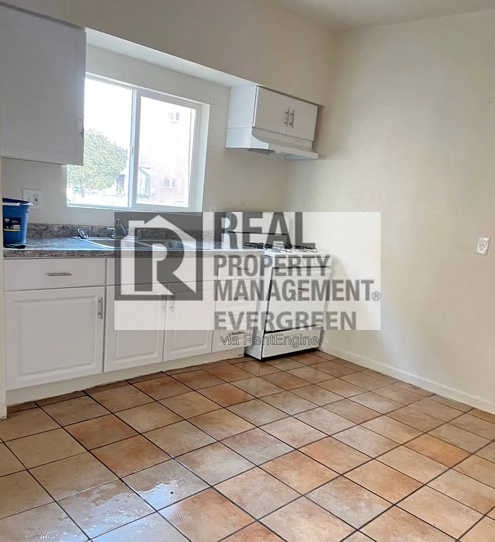 2 bed, 1.0 bath, 850 sqft, $1,150 — Photo 2