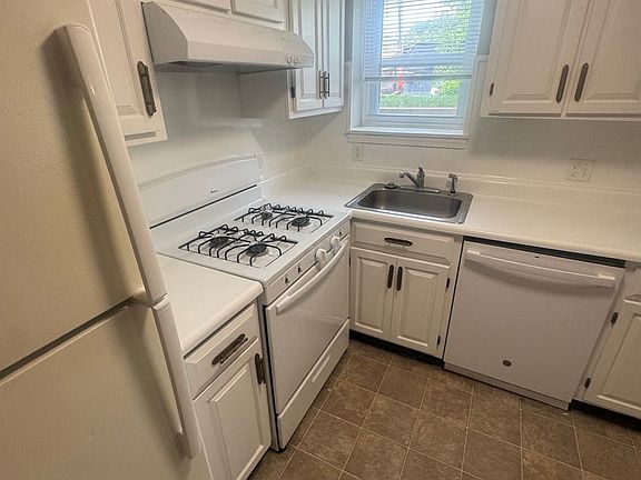 2nd image of 72 Cabot St Unit 2