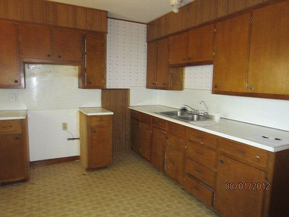 2nd image of 912 W 20th St