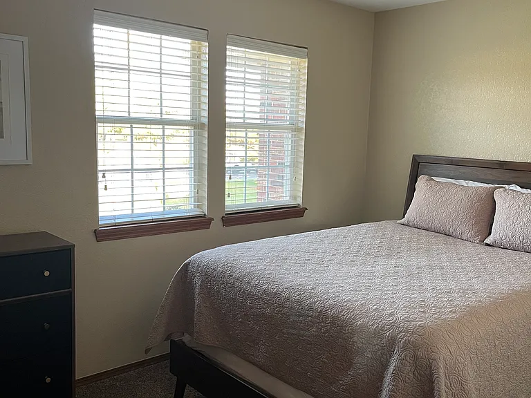 900 E Peachtree Ter — Photo 18