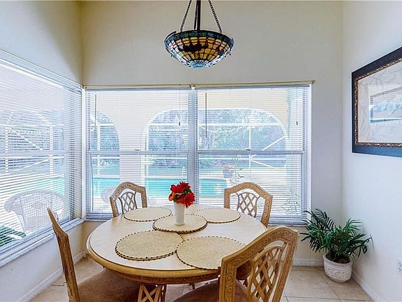 5th image of 383 Salvador Dr