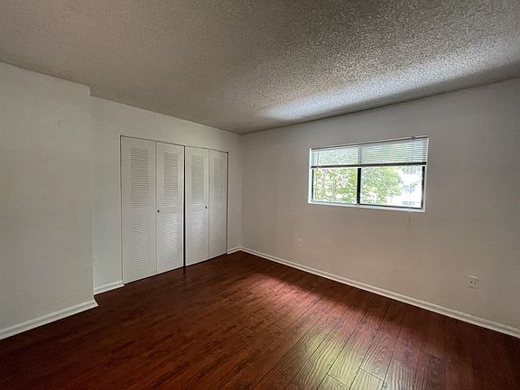 5th image of 407 Palm Cir E #208