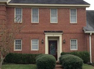 4 Village Green Cir, Jackson, MS 39211