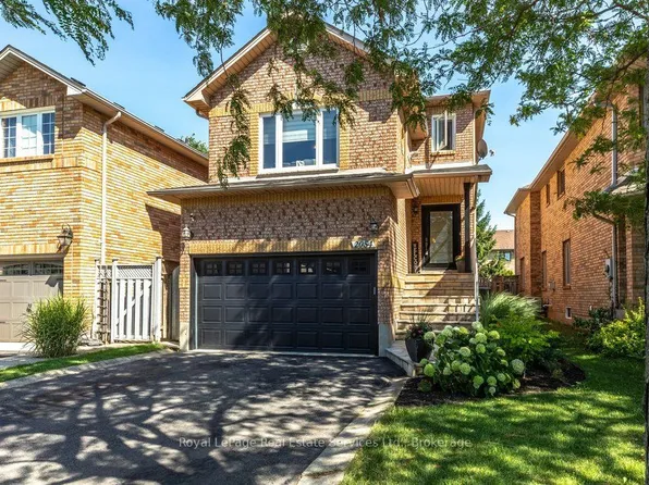 2054 Westmount Dr, Oakville, ON L6M 3P2