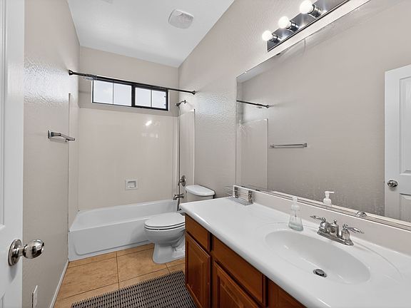 3rd image of 939 E Sourwood Dr