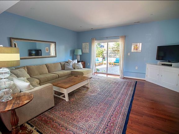 3rd image of 740 Bennett Pl