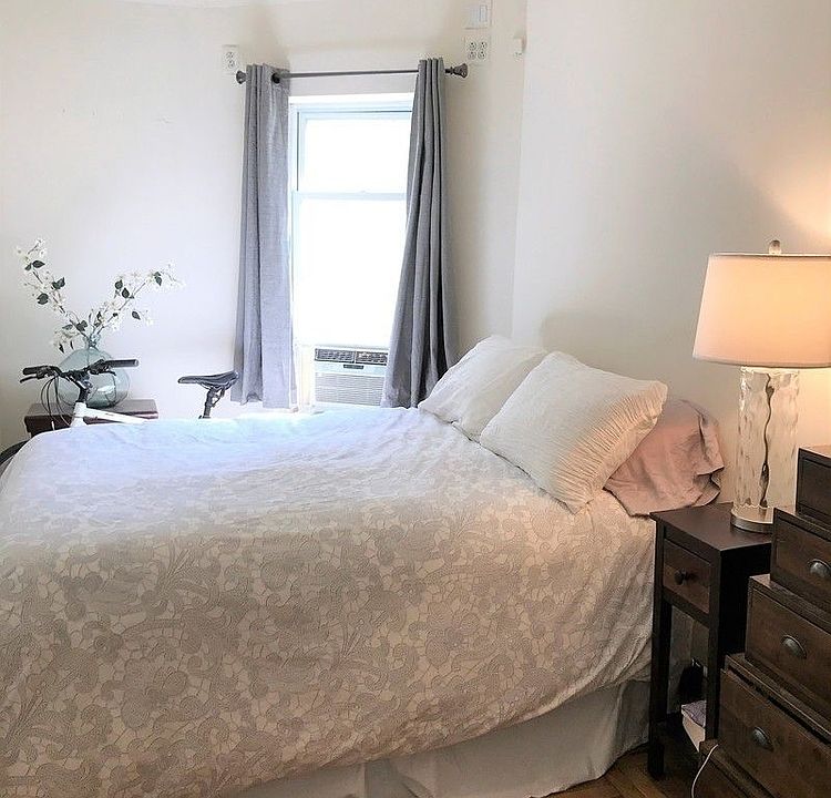 2nd image of 216 W 79th St #3RR