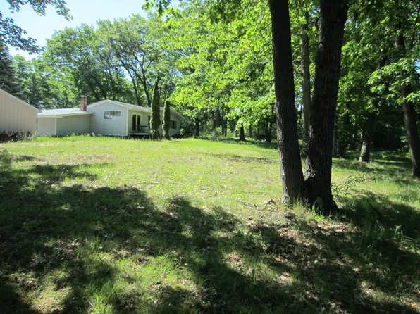 2528 Tower Hill Rd, Houghton Lake, MI 48629