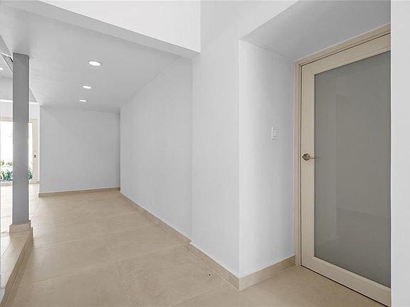 3rd image of E 10 CALLE MADRE PERLA
