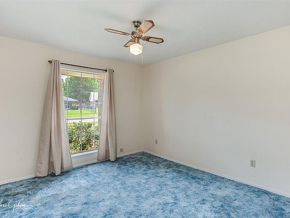 4th image of 917 Chimney Rock Pl