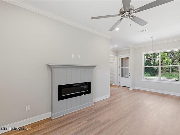 5th image of 140 Stapleton Dr