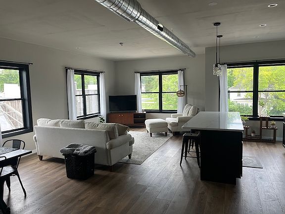 2nd image of 203 E Oak St #3