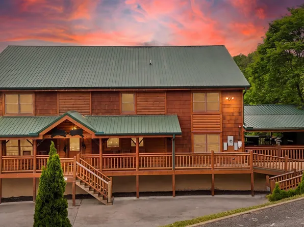 1935 Blackthorn Trl, Sevierville, TN 37876