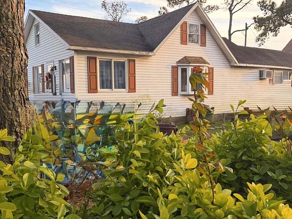 2nd image of 21162 Tuff St
