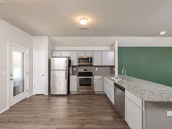 3rd image of 899 E Sparrow Cir