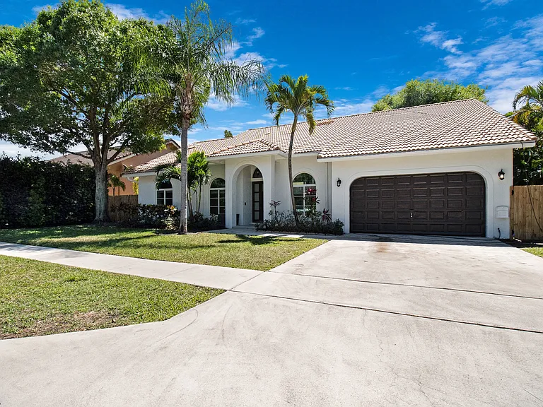 1680 SW 14th Dr — Photo 6