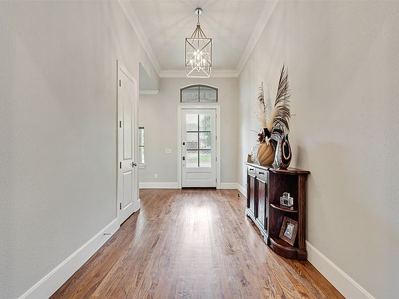 4th image of 704 Winding Ridge Trl