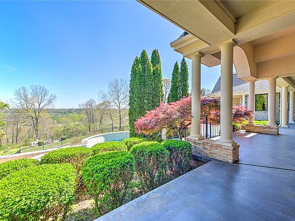 4th image of 900 Beau Chalet Dr