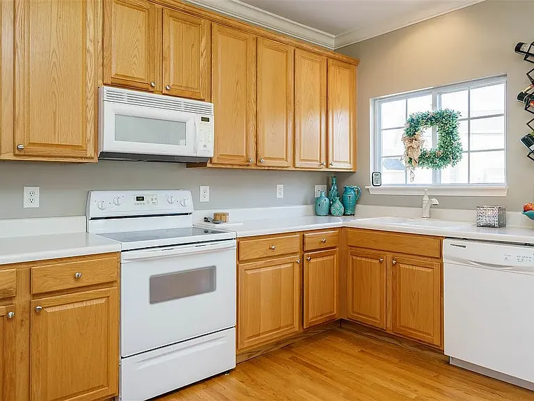 1217 Twelve Oaks Ln — Photo 10