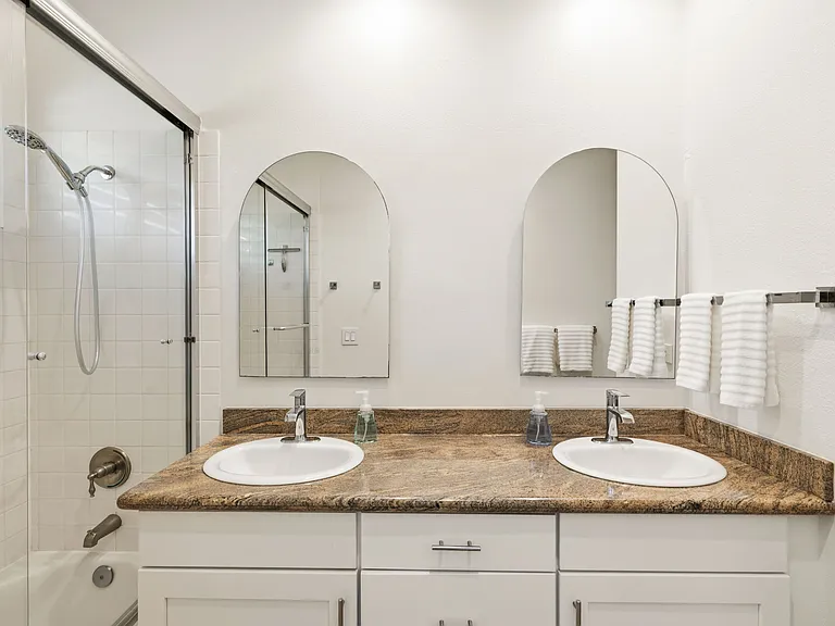 2020 Pahoehoe St — Photo 18