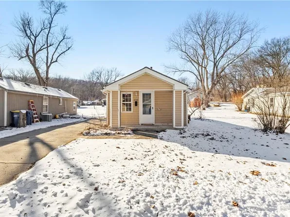 222 East St, Excelsior Springs, MO 64024