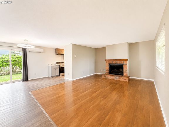 4th image of 631 Terrace Ln