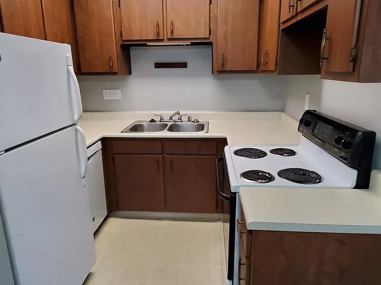 5021 Cooper Rd — Photo 3