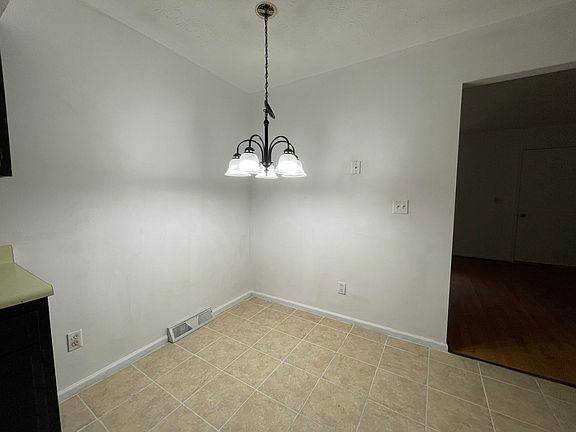 DINING AREA IMG_3014