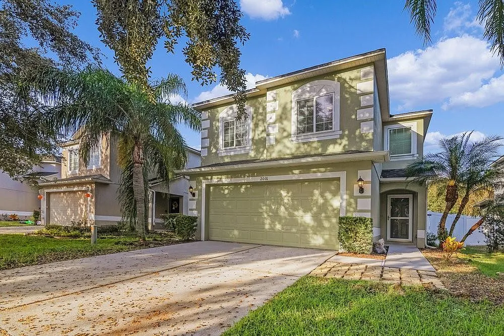 4 bed, 2.5 bath, 1586 sqft, $2,500 — Photo 3