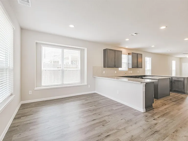 2934 Lawrence Park Ct — Photo 15