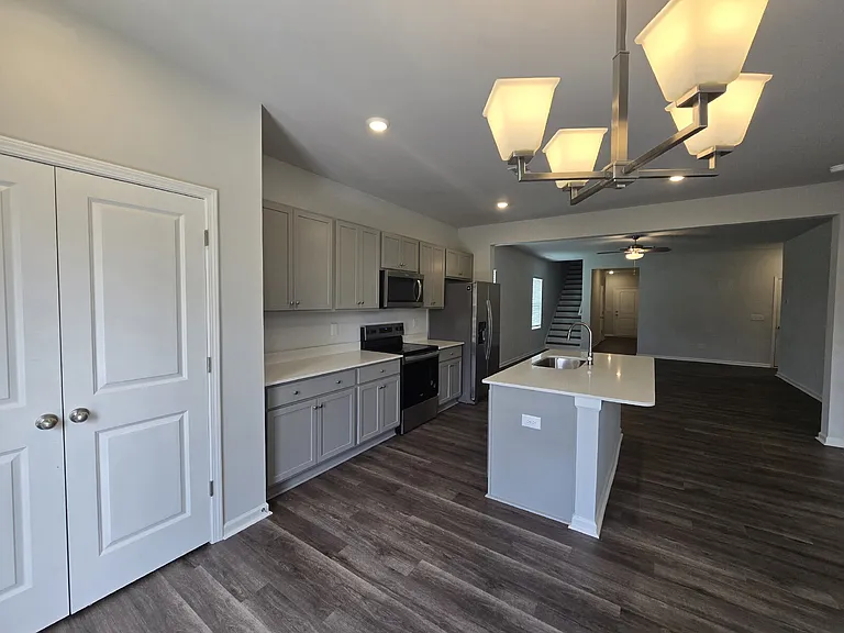 517 Sandy Hollow Dr — Photo 5