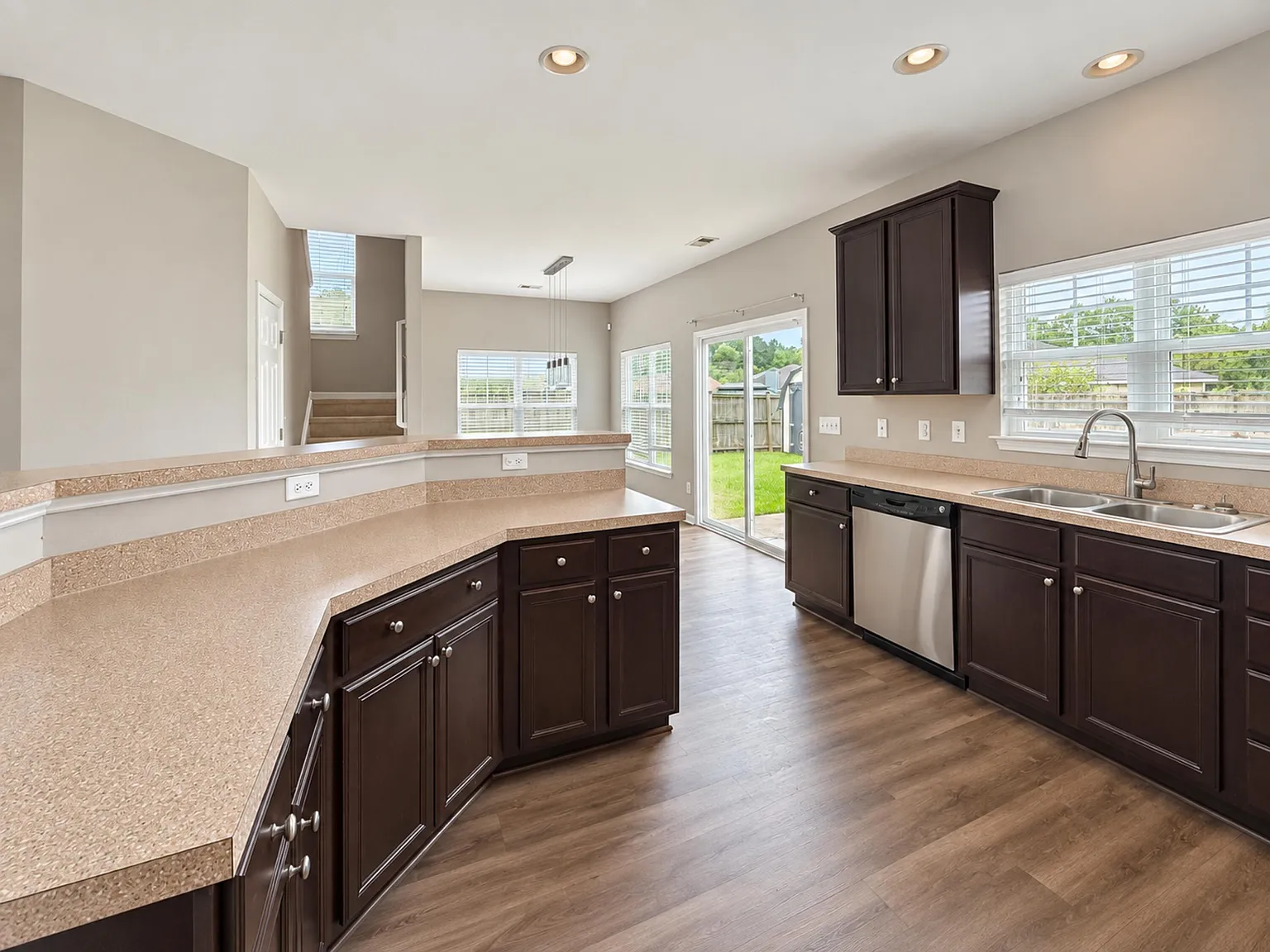3 bed, 2.5 bath, 1780 sqft, $2,500 — Photo 2