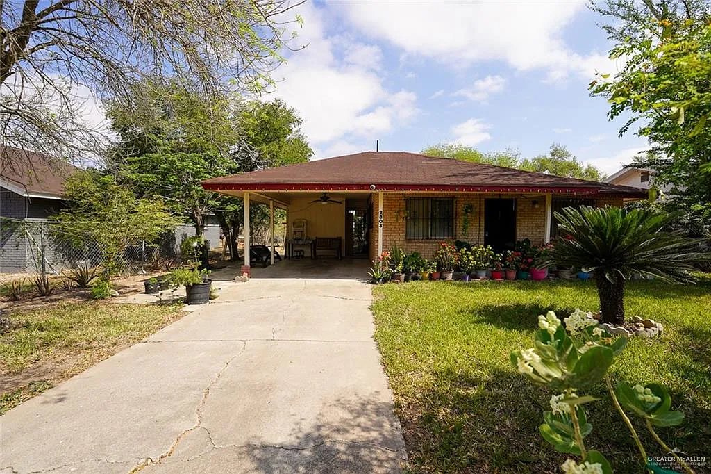 3 bed, 1.0 bath, 1075 sqft, $1,200 — Photo 3
