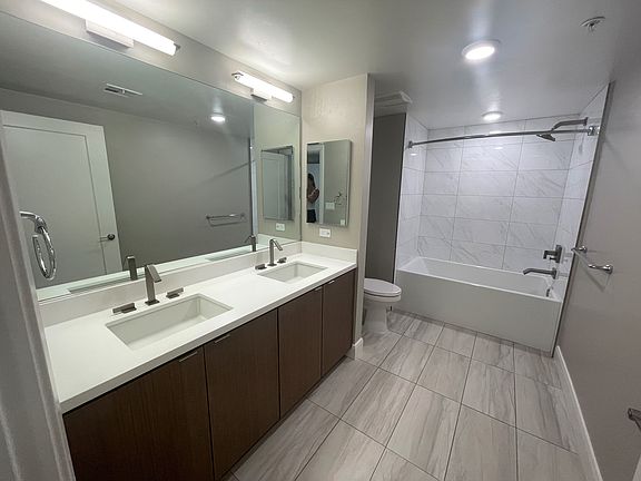 5th image of 561 W Date St #717