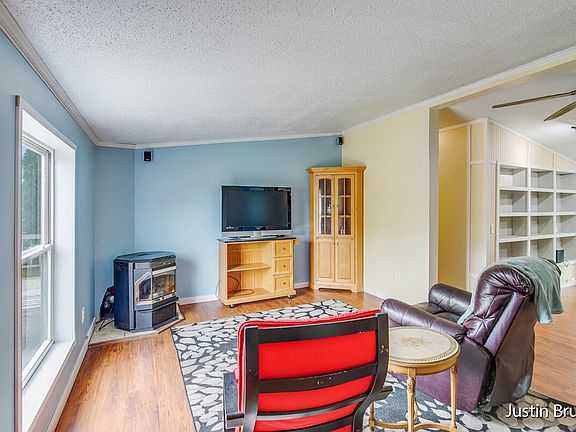 4th image of 2975 W 136th St