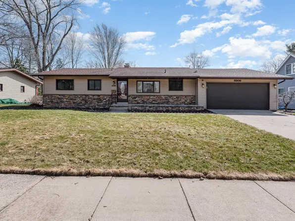 2206 Laurel Ln, Midland, MI 48642