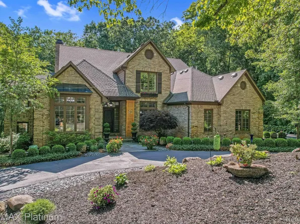 6078 Stonegate Dr, Brighton, MI 48116