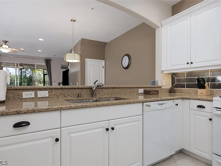 3240 Cottonwood Bnd #201 — Photo 10