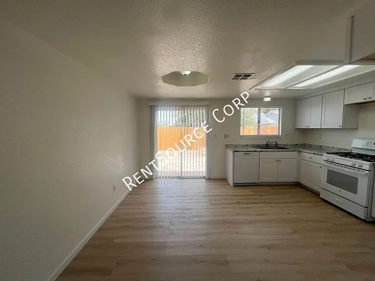 841 Chateau Way — Photo 8