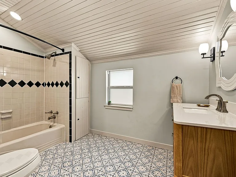 310 Hillcrest Ave — Photo 24