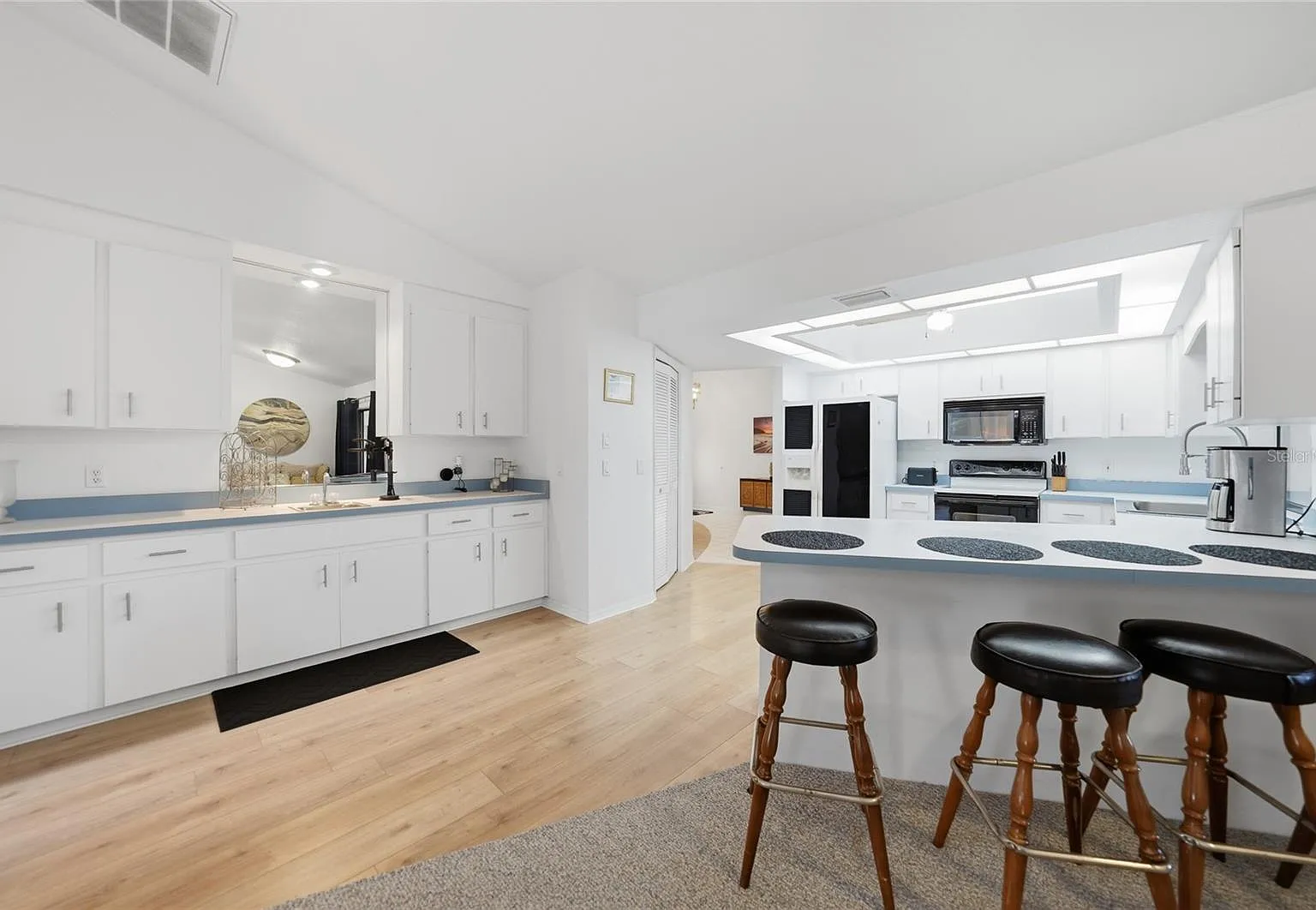 3 bed, 2227 sqft, $3,300 — Photo 4