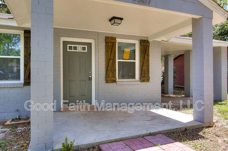 3 bed, 1.0 bath, 1065 sqft, $1,399 — Photo 3