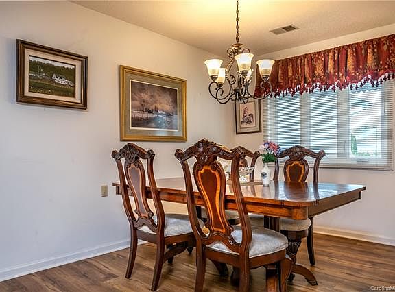 4th image of 120 Derbyshire Dr