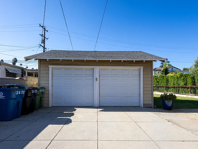 2429 Birch St — Photo 17