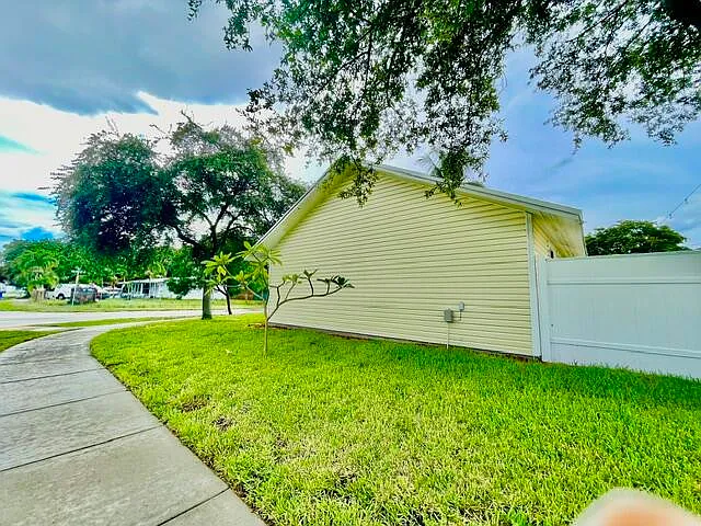5216 NE 20th Ave — Photo 13